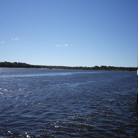 Tin Can Bay'S Sleepy Lagoon Motel Exteriör bild