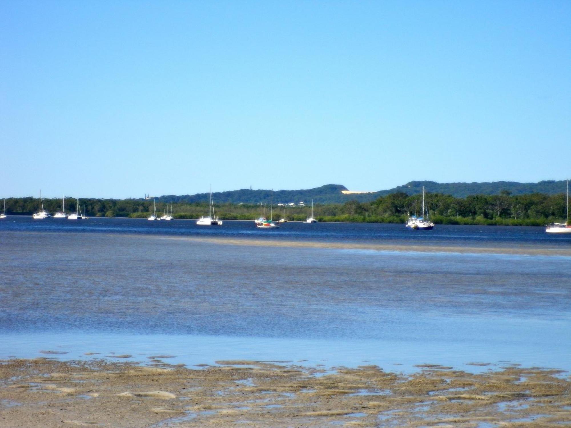 Tin Can Bay'S Sleepy Lagoon Motel Exteriör bild