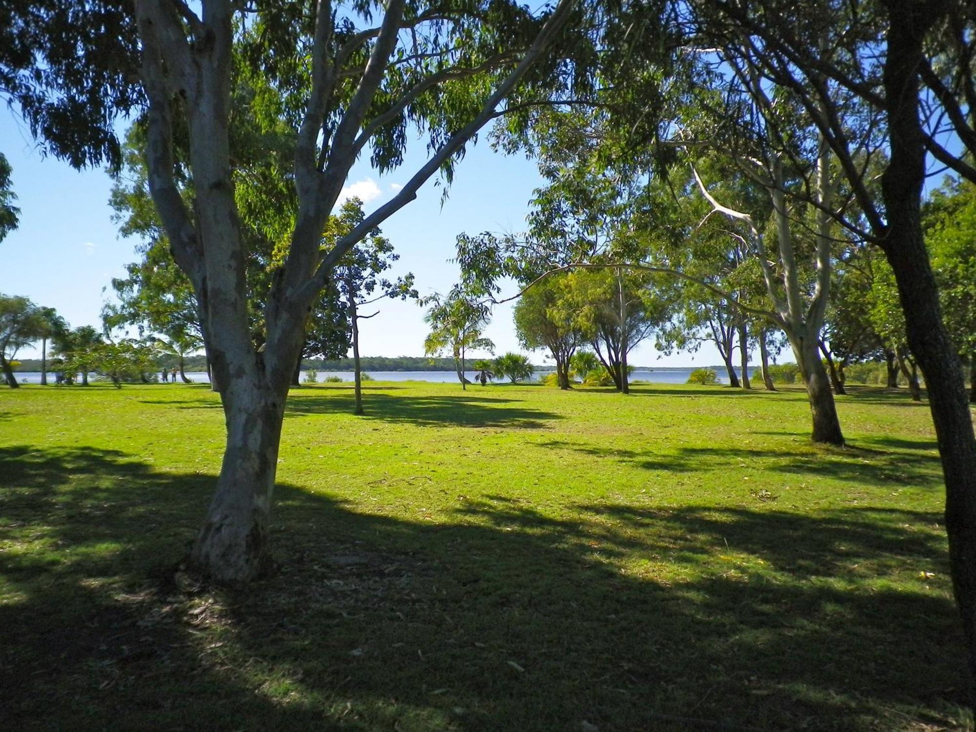 Tin Can Bay'S Sleepy Lagoon Motel Exteriör bild