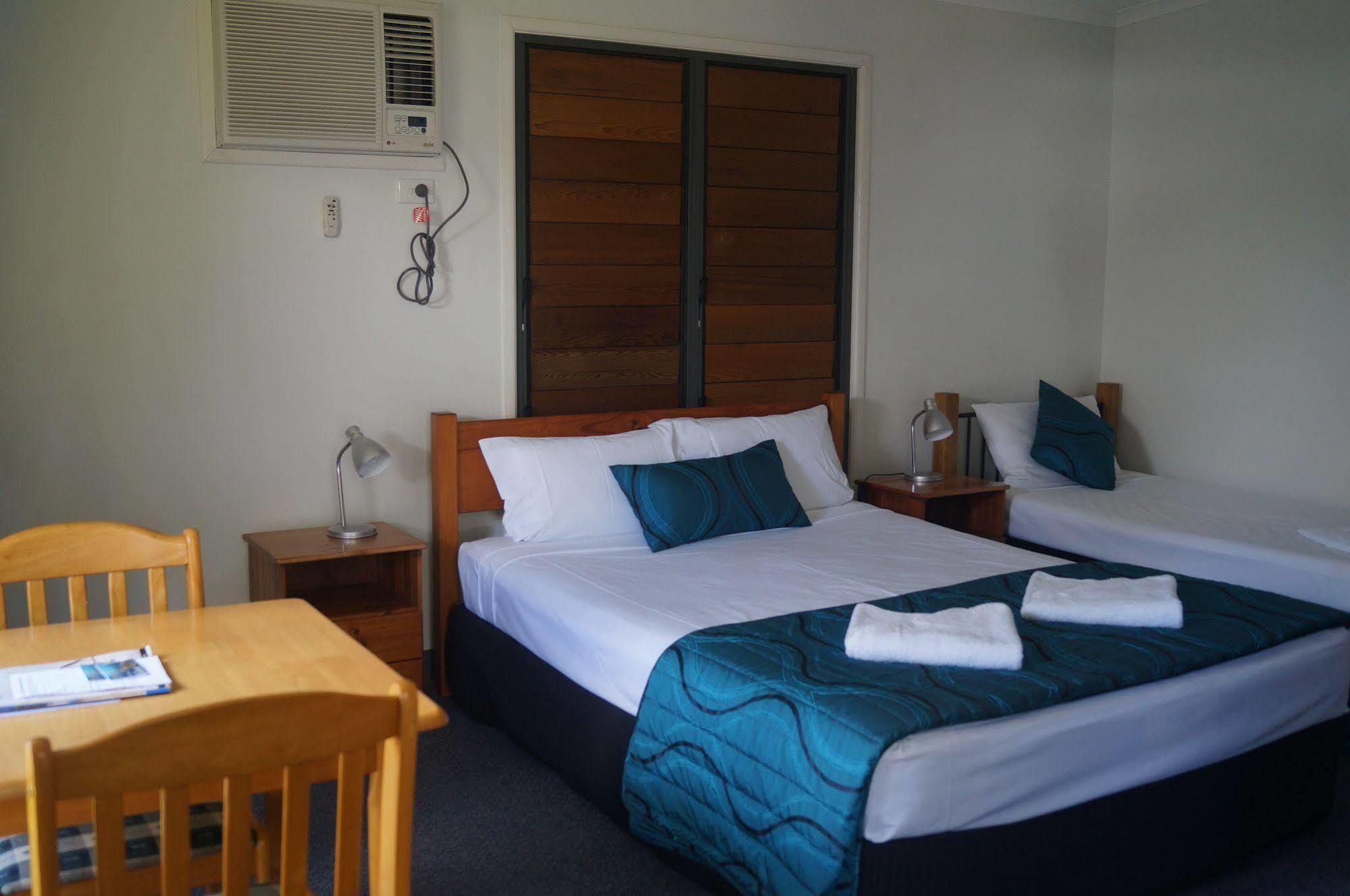 Tin Can Bay'S Sleepy Lagoon Motel Exteriör bild